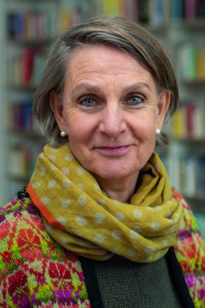 Doris Zölls, Zen-Meisterin "L Doris Zölls ist Zen-Meisterin und gibt seit vielen Jahren auch am Benediktushof Zen-Sesshins
