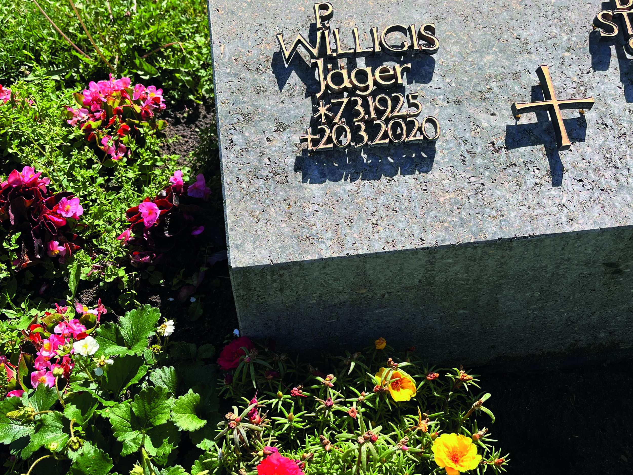 Grab Willigis Jäger Benediktushof Meditation - Kontemplation - Zen - Spiritualität Grab von Zen-Meister und Benediktiinermönch Willigis Jäger am Friedhof der Abtei Münsterschwarzach