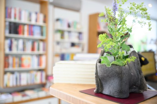 Buchhandlung und Hofladen