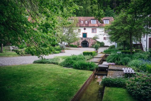 Der Hof und die Gärten